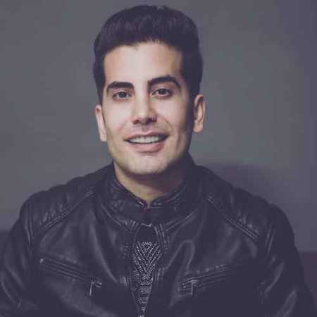 فرشاد آزادی یه گوشه میشینم درو میبندم رو خودم