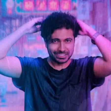 منم اون سکوت که صدای توست اون غریبه که آشنای توست